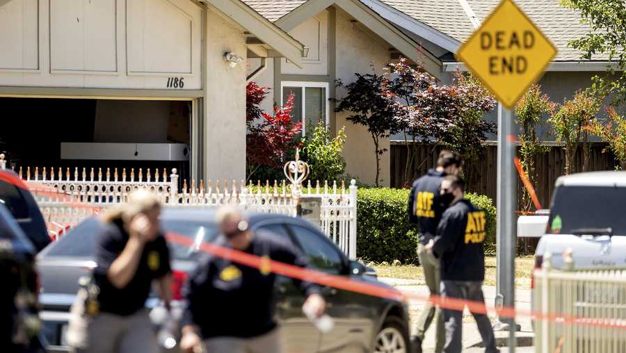 FBI agents approach a home, rear, being investigated in connection to a shooting at a Santa Clara Valley Transportation Authority (VTA) facility on Wednesday, May 26, 2021, in San Jose, Calif. A Santa Clara County sheriff&apos;s spokesman said a shooting at the rail yard left at least eight people, including the gunman, dead. (AP Photo/Noah Berger)