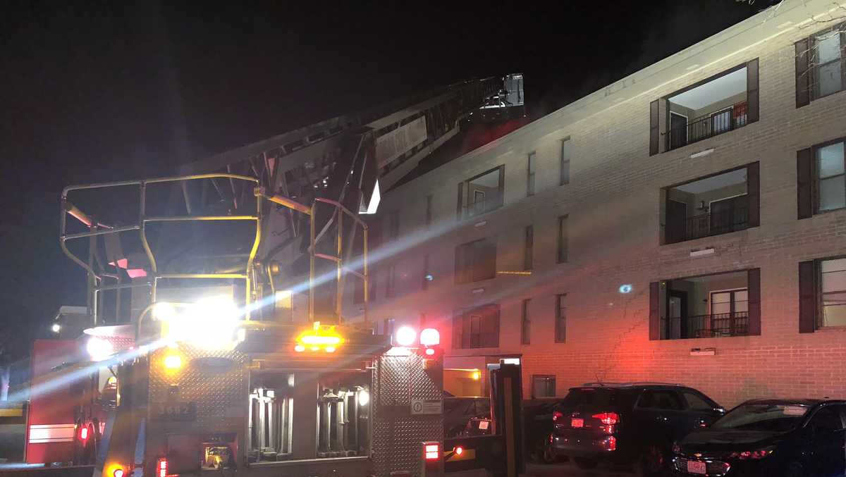 Firefighters battle 4-alarm apartment fire in south Kansas City