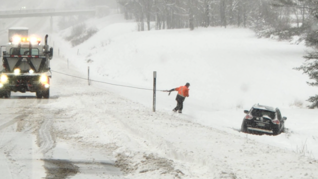 Maine troopers respond to slide-offs: "Stay home if you can" - Vimarsana News