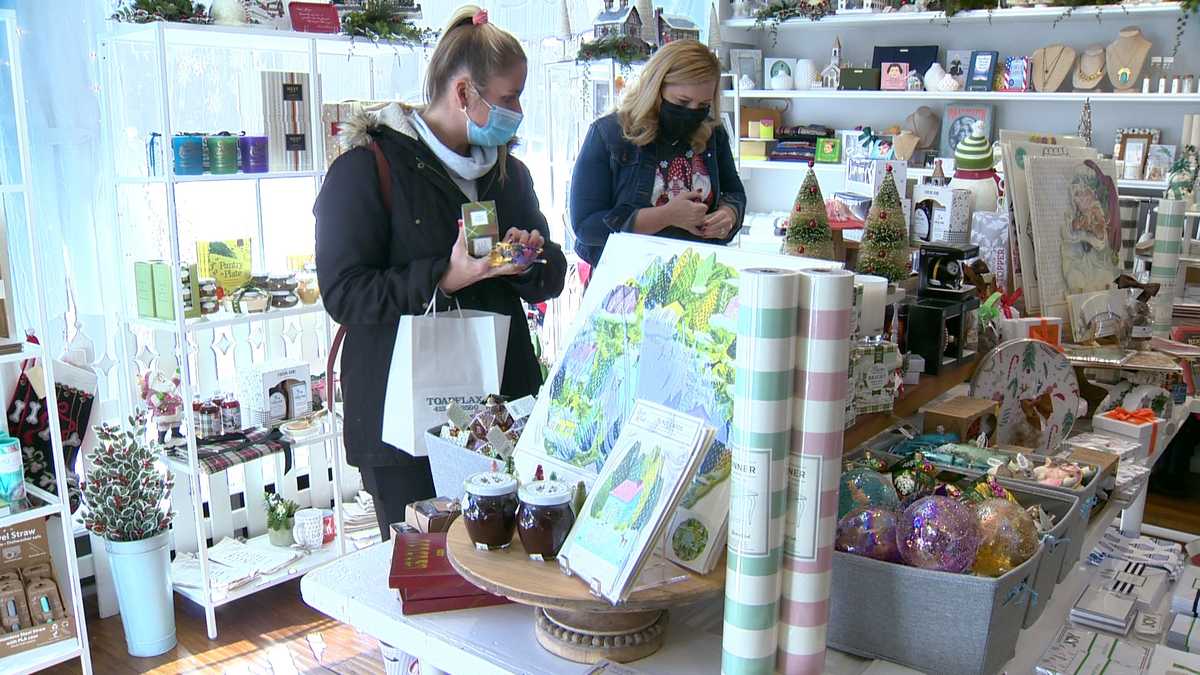 Shoppers support local business during Small Business Saturday