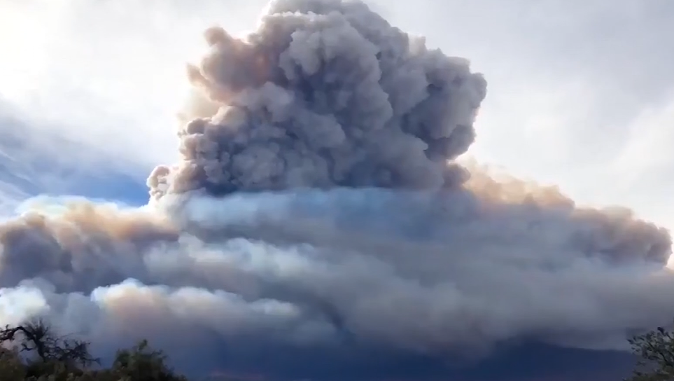 Time lapse of smoke billowing up into sky following Thomas fire near