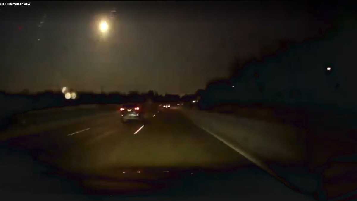 Meteor lights up sky over Midwest