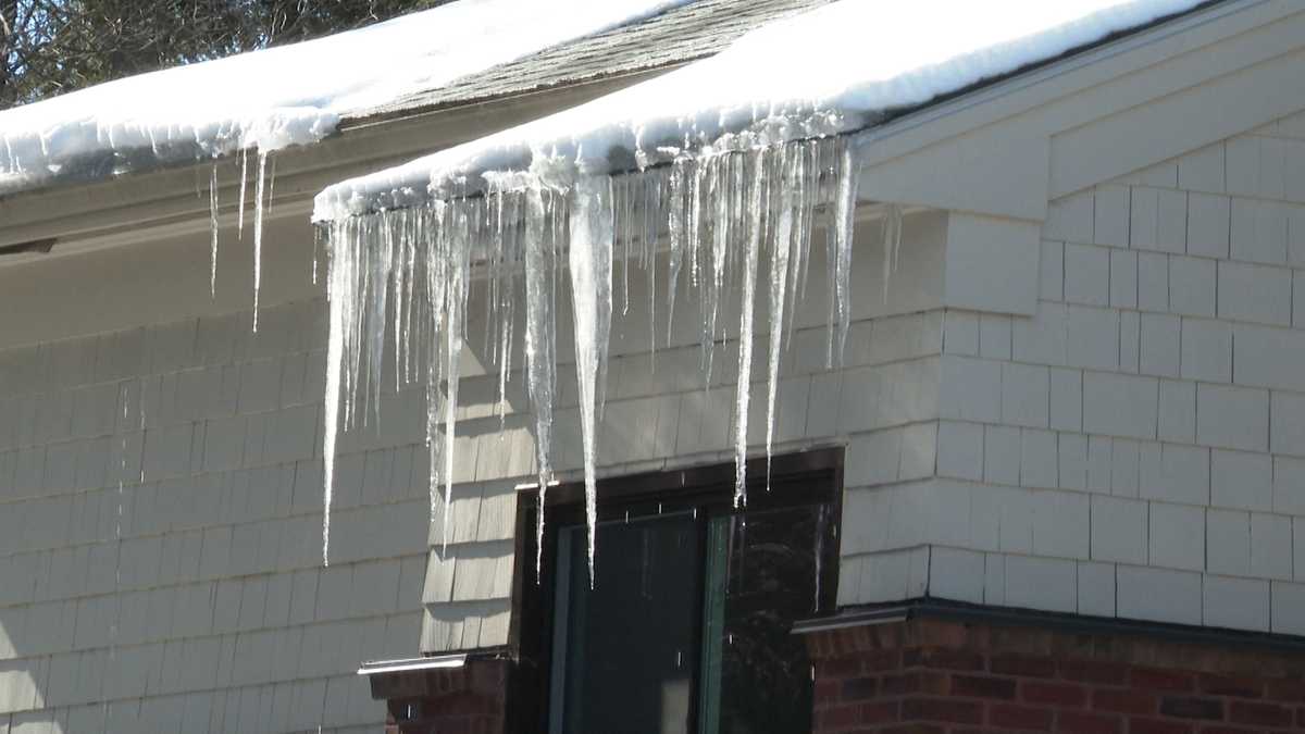 Experts share how to best remove snow from your roof