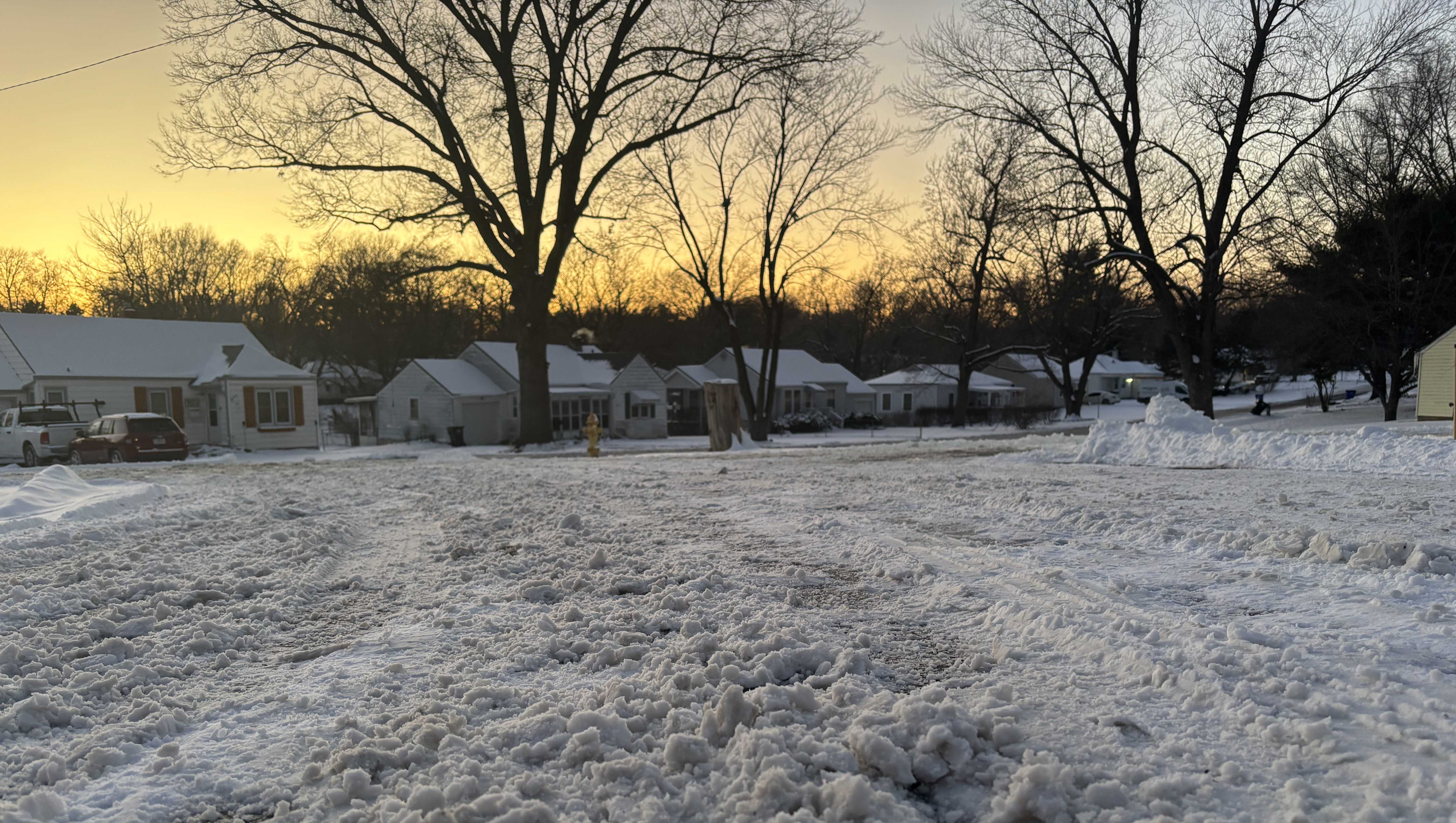 Kansas City weather : Snow crews across KC focusing on neighborhood roads