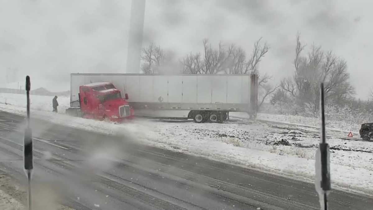 OKLAHOMA SNOW Oklahoma Highway Patrol discourages travel starting Sunday due to major winter storm