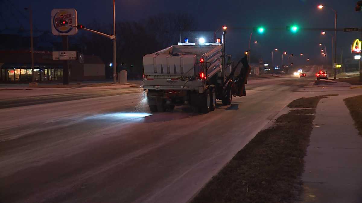 'It’s definitely a little scary:' Drivers face slick roads, snow as ...