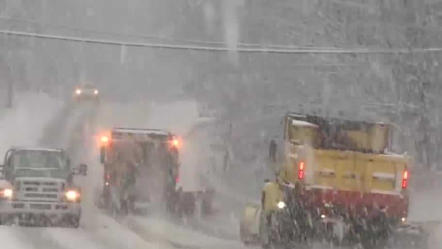 Snow makes for slow morning commute