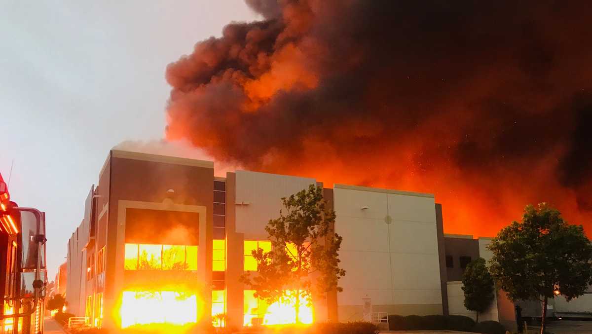 Fire burns massive Southern California commercial building