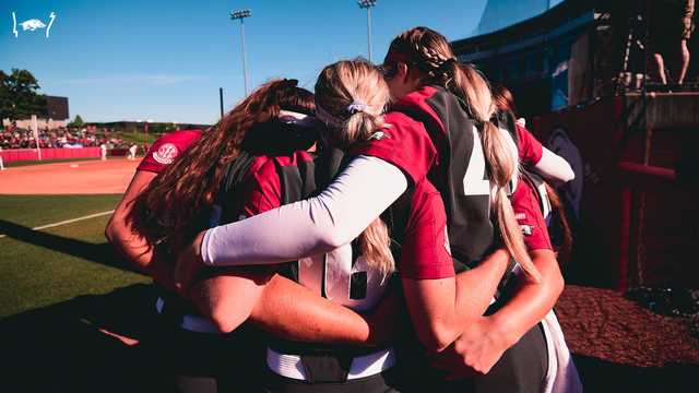 Razorbacks fall to horns in third game of Super Regional, ending historic season - Vimarsana News