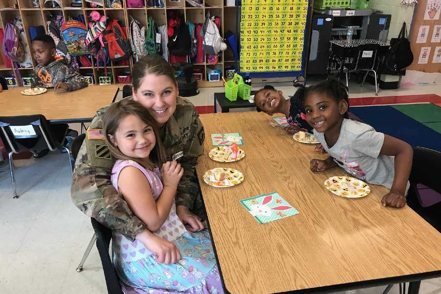 Soldier Mom Surprises Daughter At School After Year Long Deployment 7052