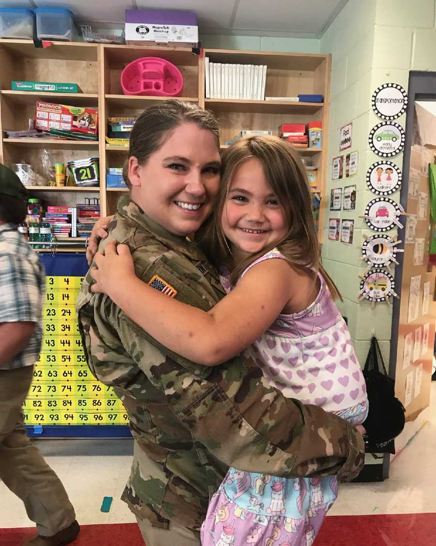 Soldier Mom Surprises Daughter At School After Year Long Deployment 4190