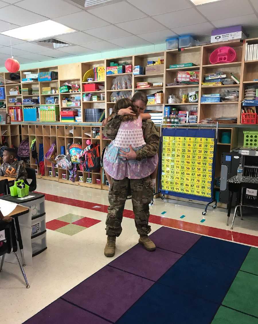 Soldier Mom Surprises Daughter At School After Year Long Deployment 6894