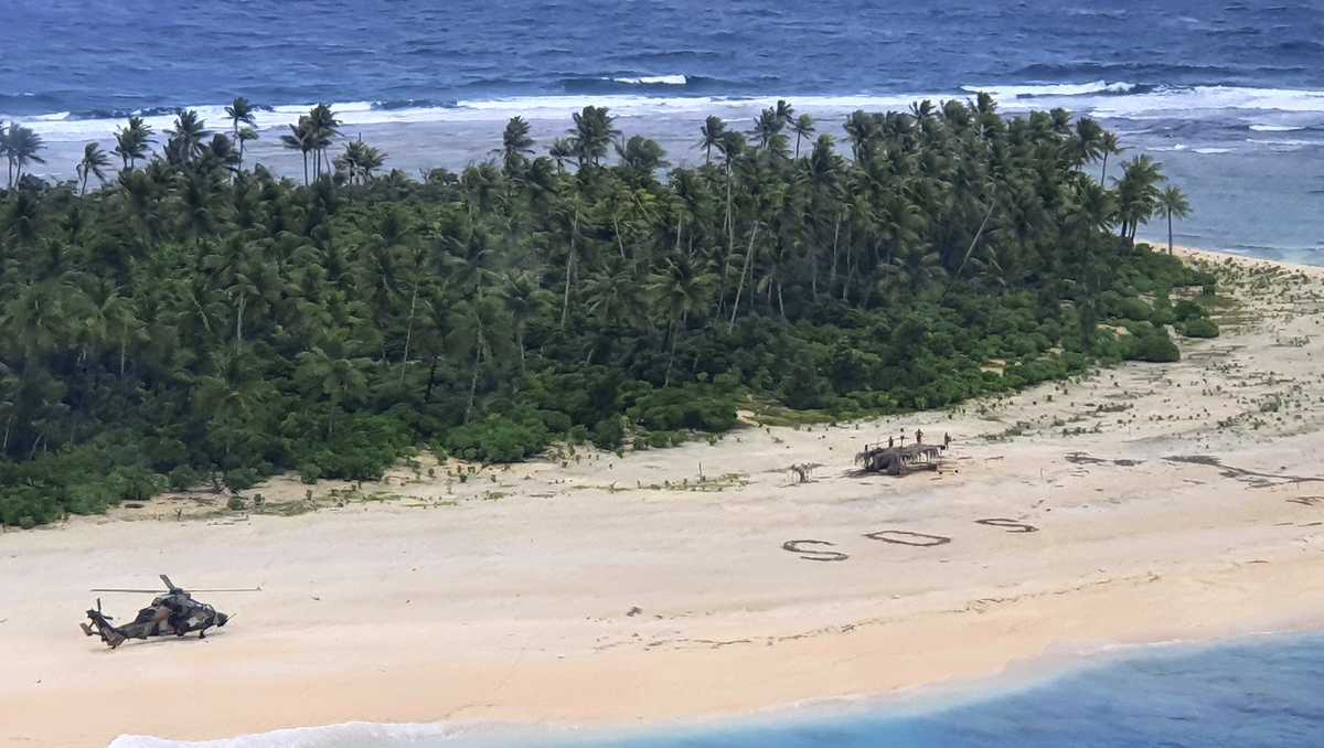 3 Men Rescued From Pacific Island After Writing Sos In Sand