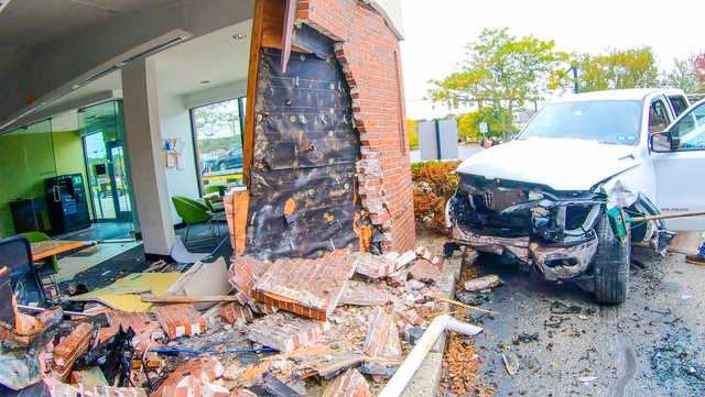 4 people sent to hospital after pickup crashes into Cape Cod bank - Vimarsana News