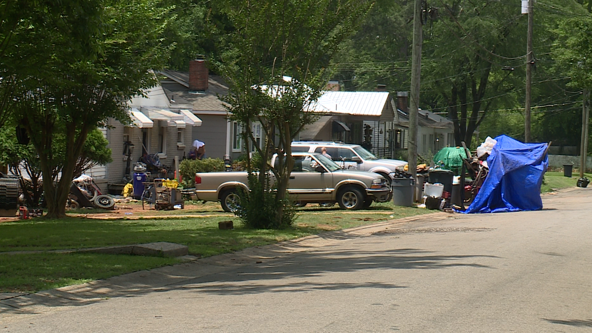 Junk on blighted Alabama property cleaned up