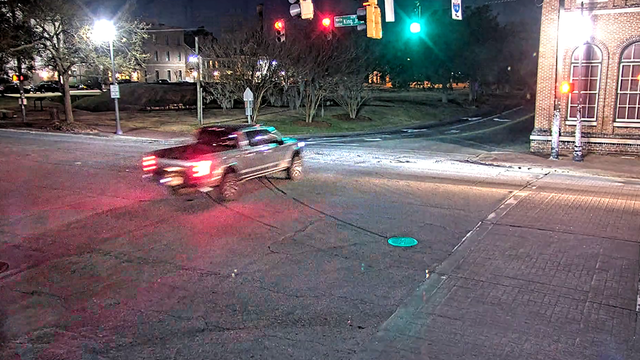 Savannah police seek hit-and-run driver who struck 2 pedestrians - Vimarsana News