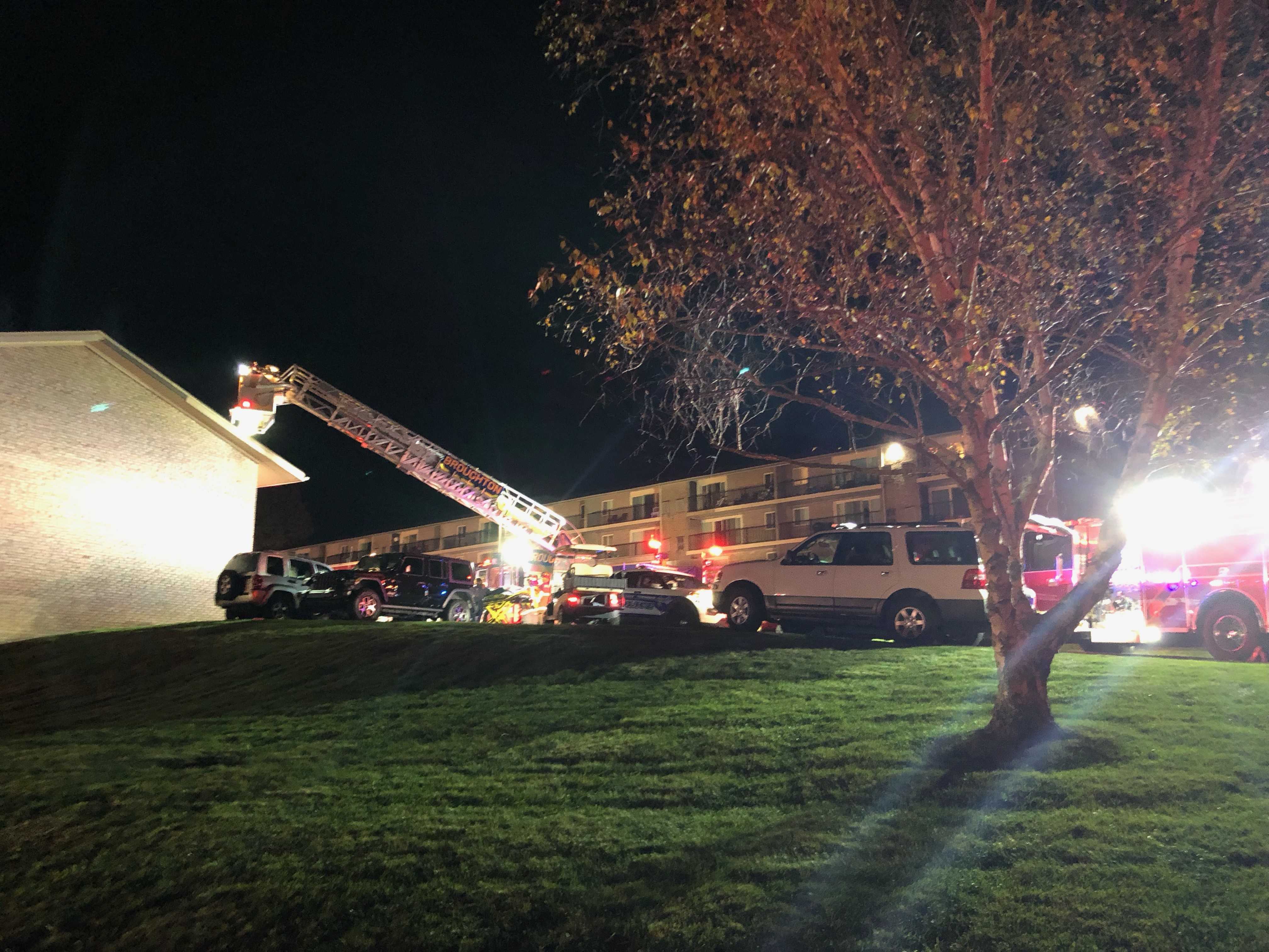 First Responders Fight 2-alarm Apartment Fire In South Park