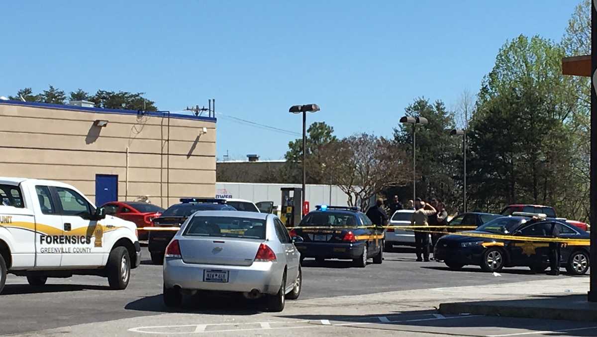 Coroner identifies man fatally shot, found at convenience store