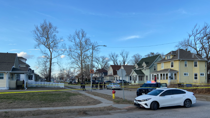 Omaha police investigate shooting that critically injured person