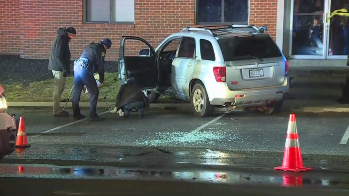 Police Man killed in shooting at Springdale apartment complex