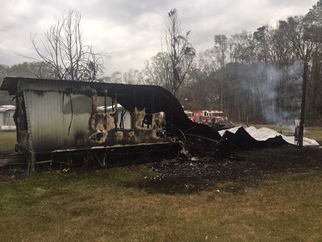 Fire Destroys Mobile Home On St Helena Island   St Helena Fire 31917 Jpg 1489928092 