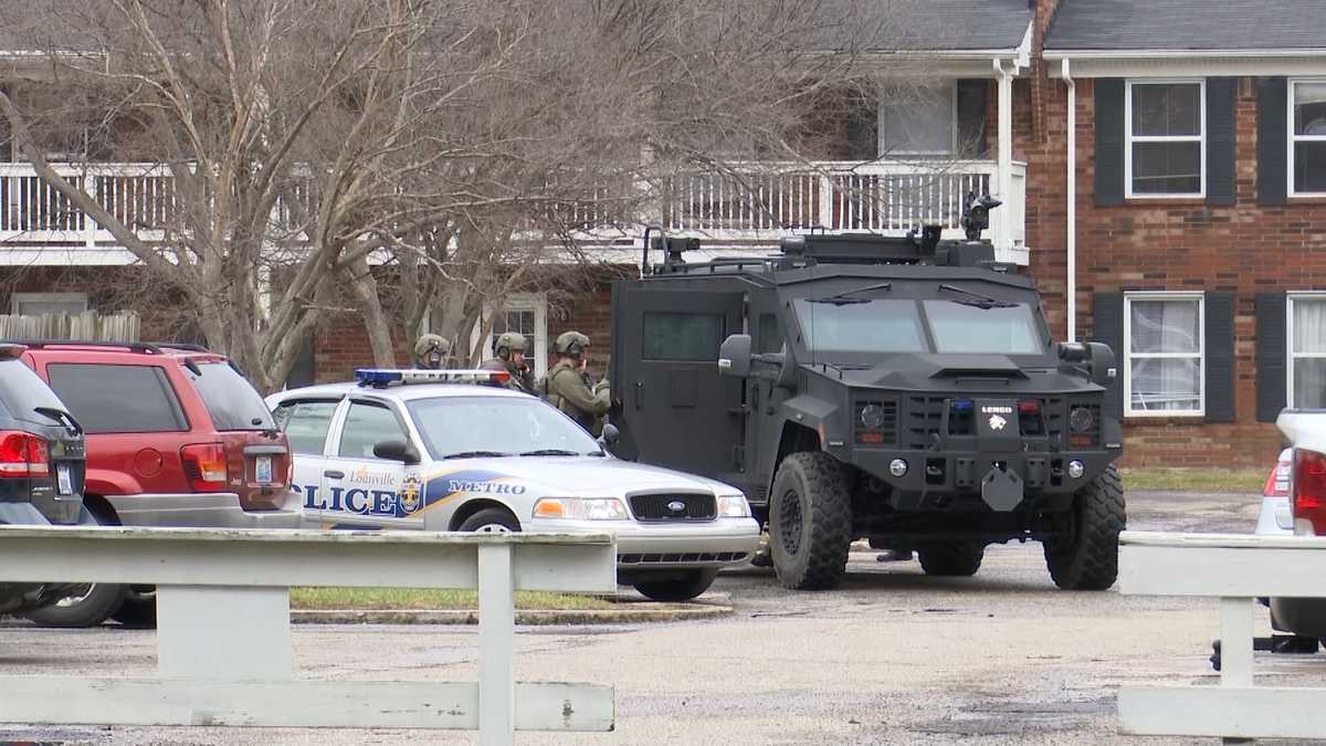 1 person in custody after 6hour standoff at southwest Louisville