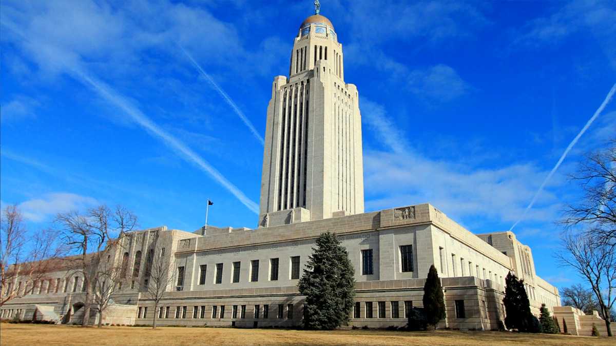 Nebraska Capitol to close, offer no tours on Christmas Eve
