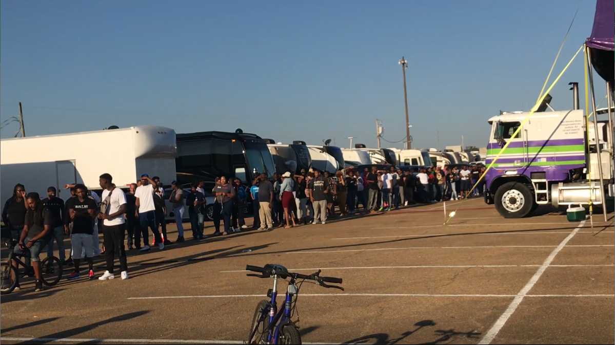 Job seekers line up at Mississippi State Fair