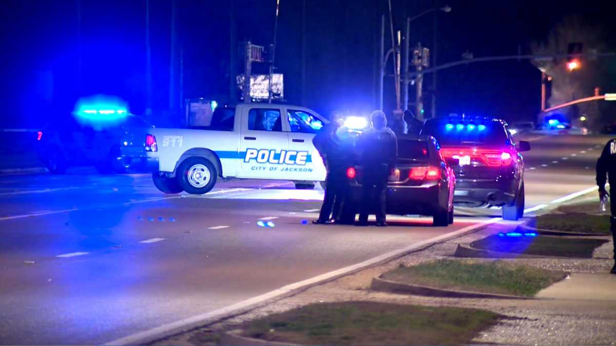 Bystander killed during shootout in Jackson