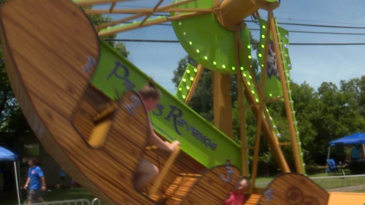 Parents and children enjoy free downtown carnival in Statesboro