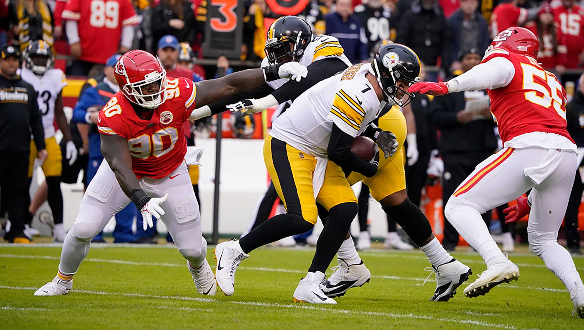 Kansas City Chiefs Defeat Pittsburgh Steelers 36-10