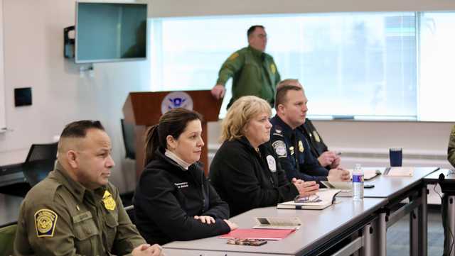 New York Congresswoman Elise Stefanik meets with Border Patrol agents - Vimarsana News