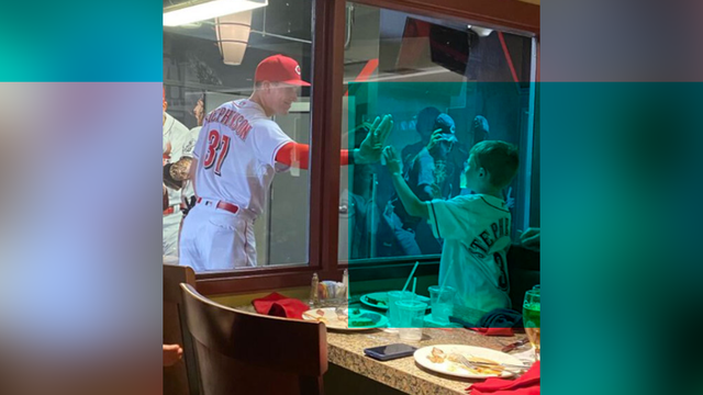 Tyler Stephenson meets Preston, Reds fan he saw wearing his jersey