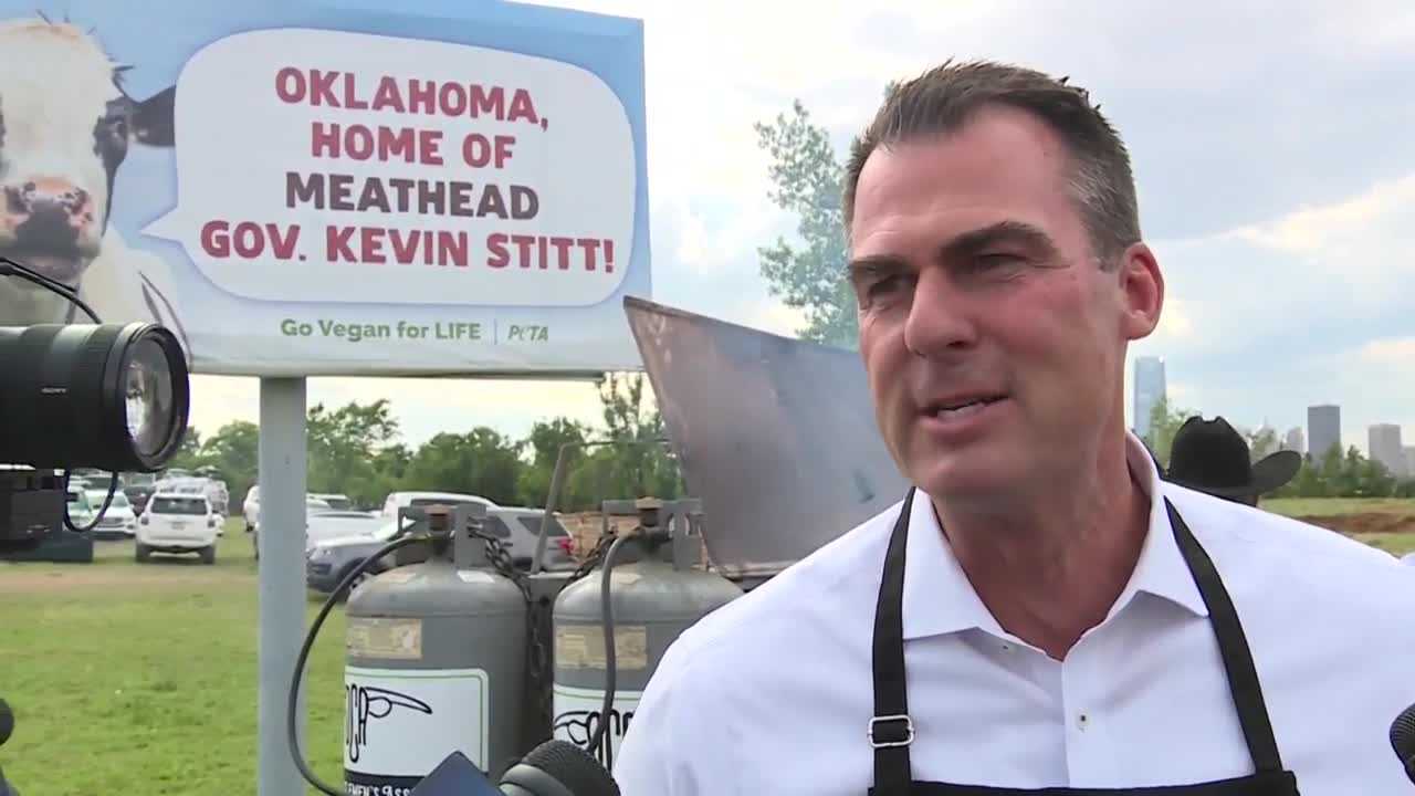 Gov. Kevin Stitt holds cookout in front of PETA billboard calling him a 'meathead' - Vimarsana News