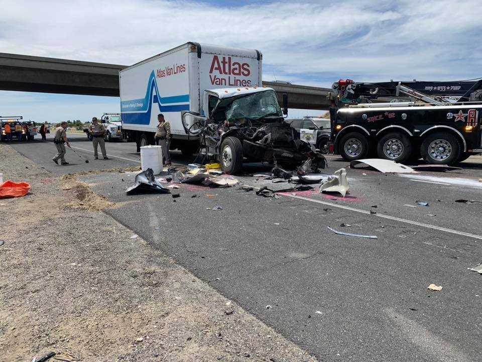 1 Killed In 5-vehicle Crash On Manteca Highway