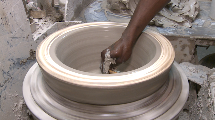 Handmaking Louisville Stoneware & Co. handmaking goods for more than 200 years