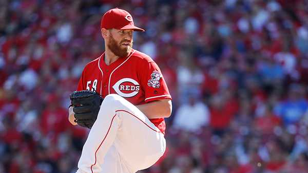 Reds trade pitcher Dan Straily to Marlins for 3 minor leaguers