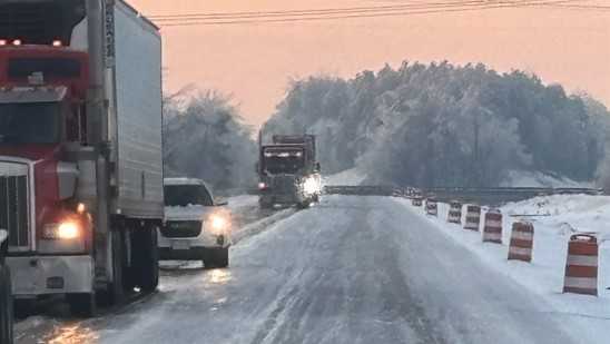 Hundreds stranded on I‑55 in north Mississippi after disabled vehicle snarls highway