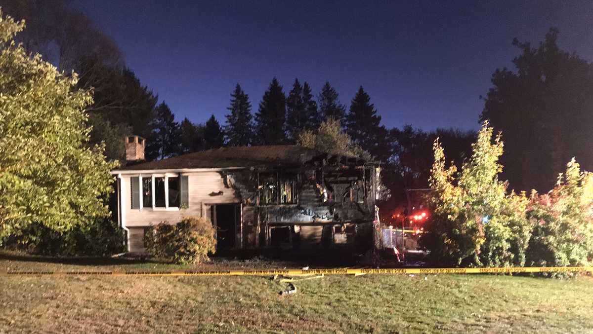 Knifewielding man confronts police outside burning house in Stratham
