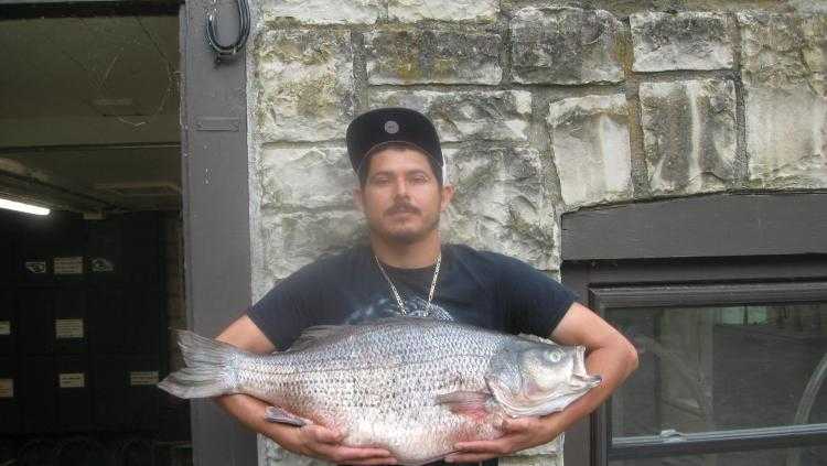 Missouri angler breaks 32-year record with 21-pound, 11-ounce