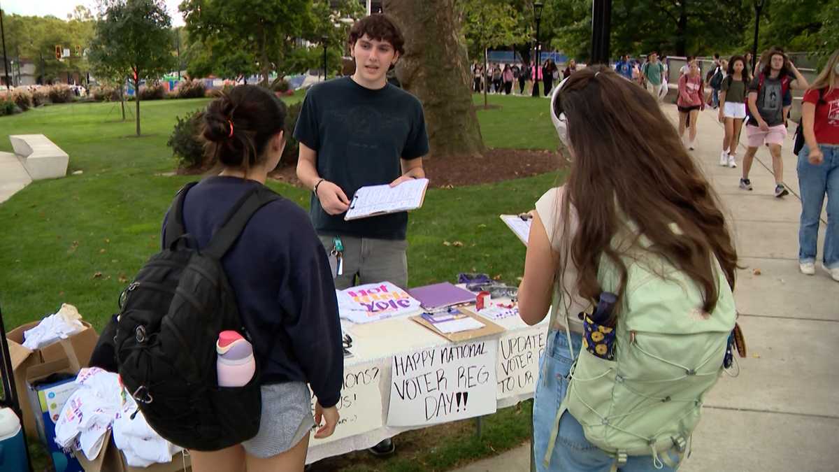 'Pitt Votes' student voter registration outreach in Oakland