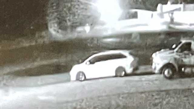 Burglar cuts through wall of grocery store, steals cash - Vimarsana News