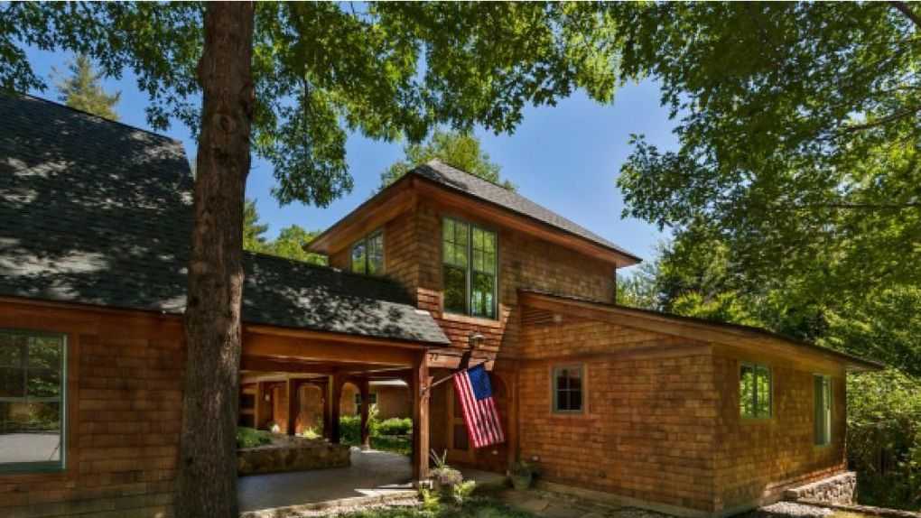 Mansion Monday home on Lake Sunapee has rustic charm of