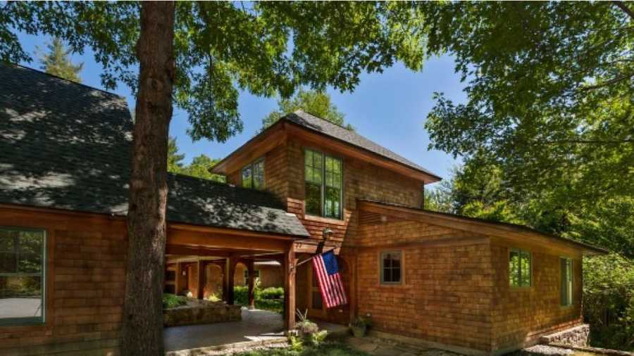 Mansion Monday home on Lake Sunapee has rustic charm of