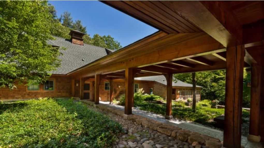 Mansion Monday home on Lake Sunapee has rustic charm of