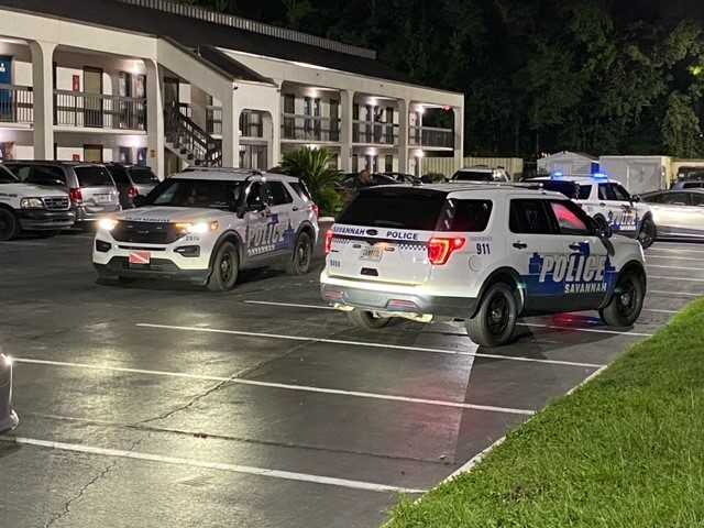 Man shot overnight at Savannah Motel, police searching for suspect