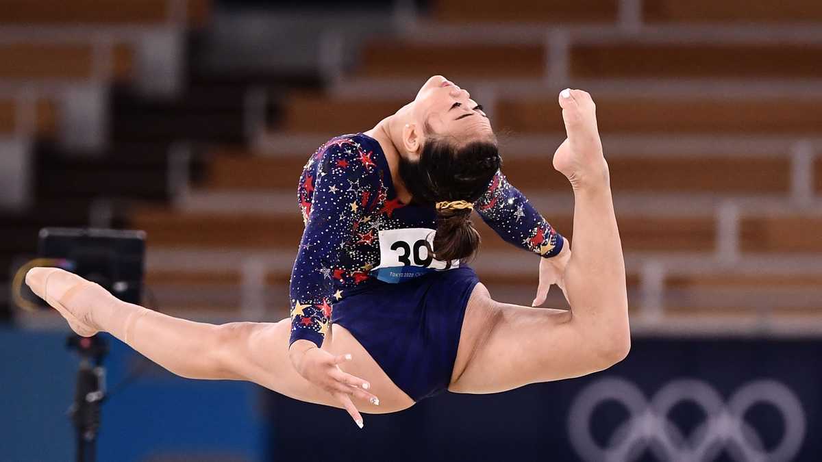 Simone Biles leads US gymnasts in competition