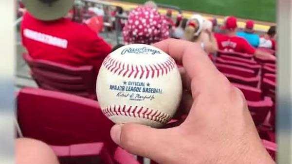 Superbubz's family gets special Joey Votto home run ball