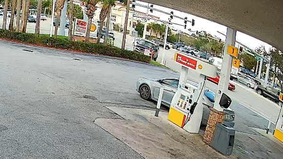 Surveillance video of Florida crash related to shooting - Vimarsana News