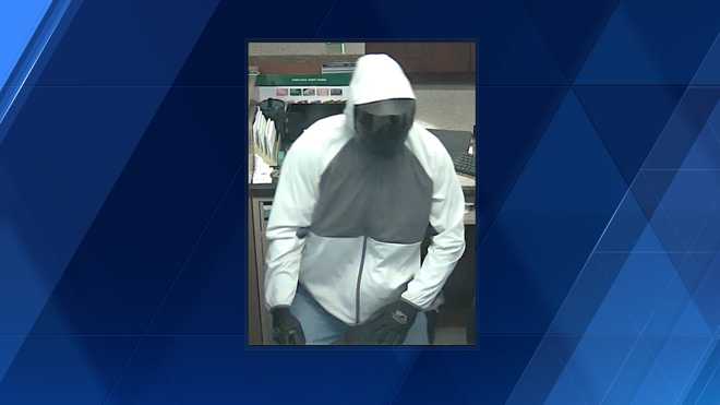 Man robs First National Bank of Omaha in West Omaha at gunpoint
